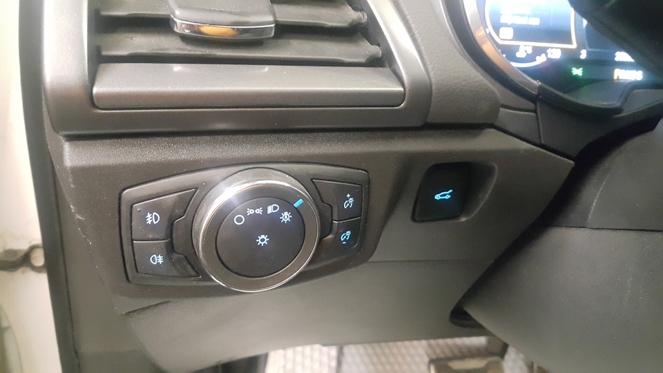 Так выглядит с подсветкой — Ford Mondeo V