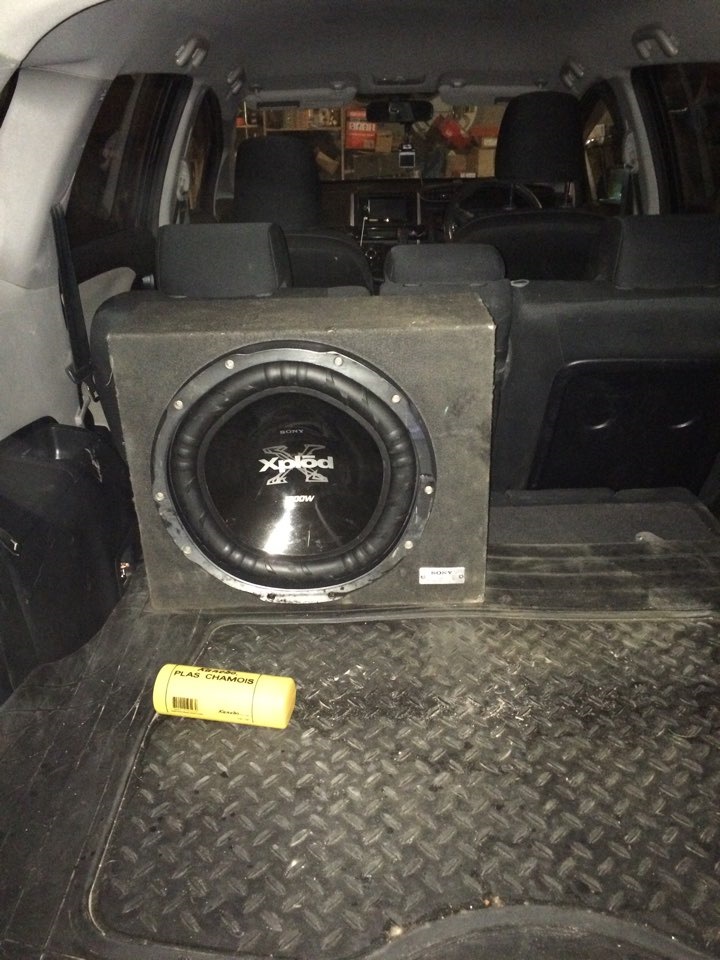 Установил сабвуфер 1300w xplod с усилителем на 650w kicx — Toyota Wish ...