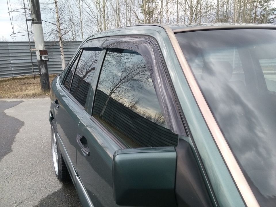 Ветровички как ветровичики. — Mercedes-Benz E-Class (W124), 2,5 л, 1993 ...