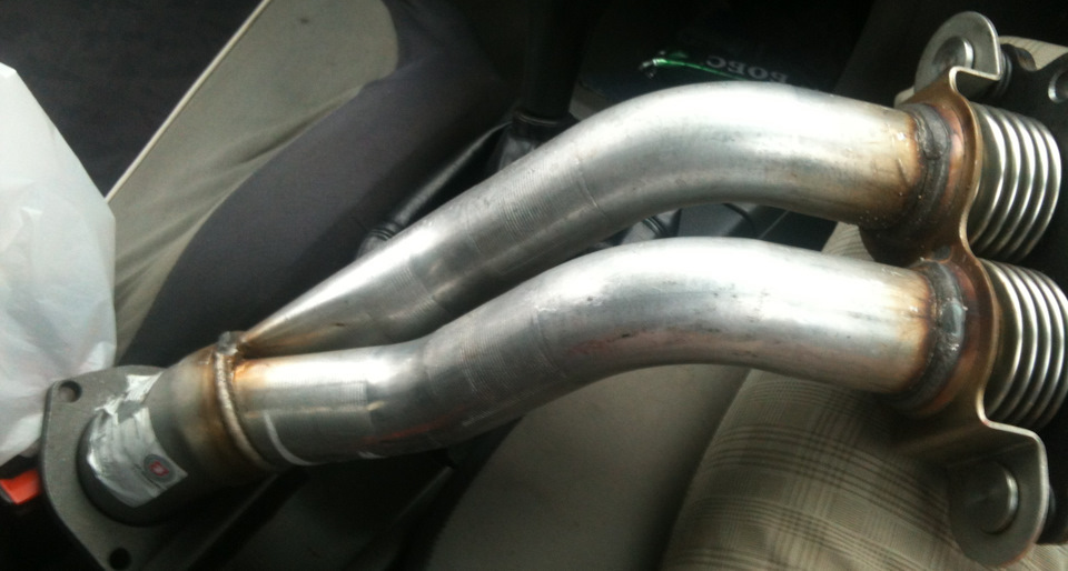 Выхлоп alltrack b7. Приемная труба пассат б6 1. Насадка на выхлоп пассат б7. Пассат трубы. Приёмная труба глушителя фольксваген 1.