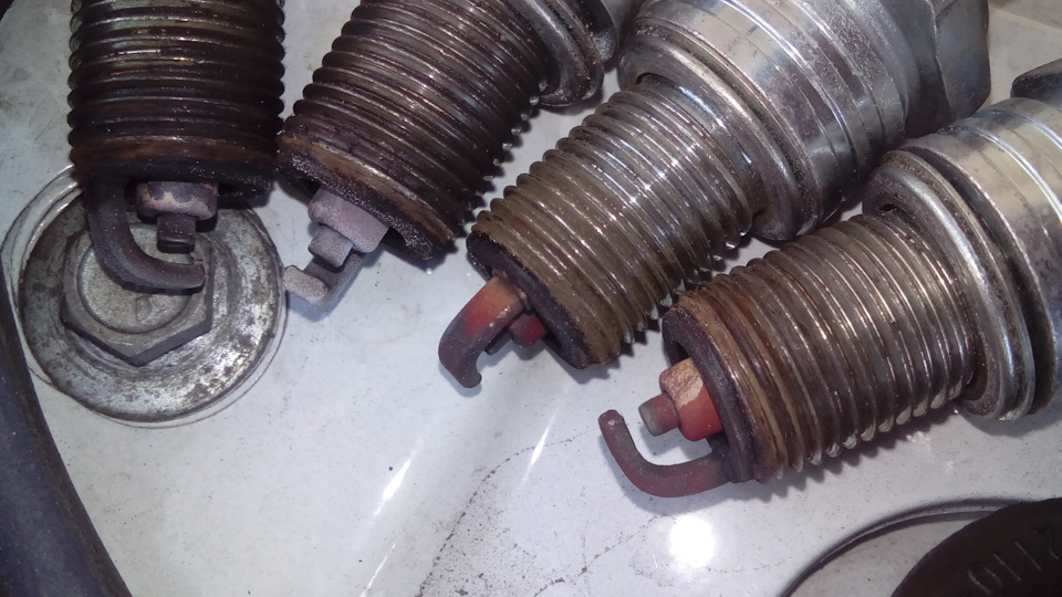 Красные свечи, в чем причина? — Lada Гранта, 1,6 л, 2014 года ...