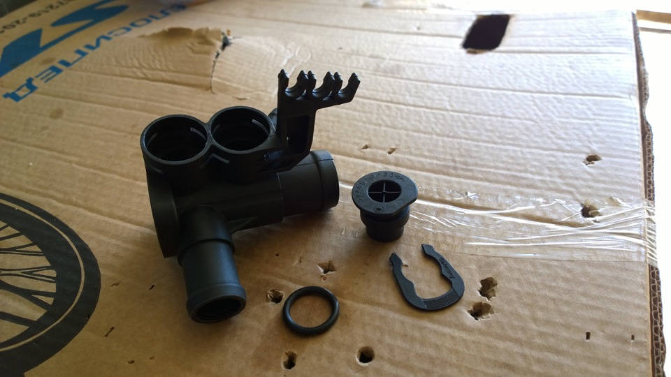 катализатор ман тгс 41400. Audi a4 фланец охлаждающей. 5.