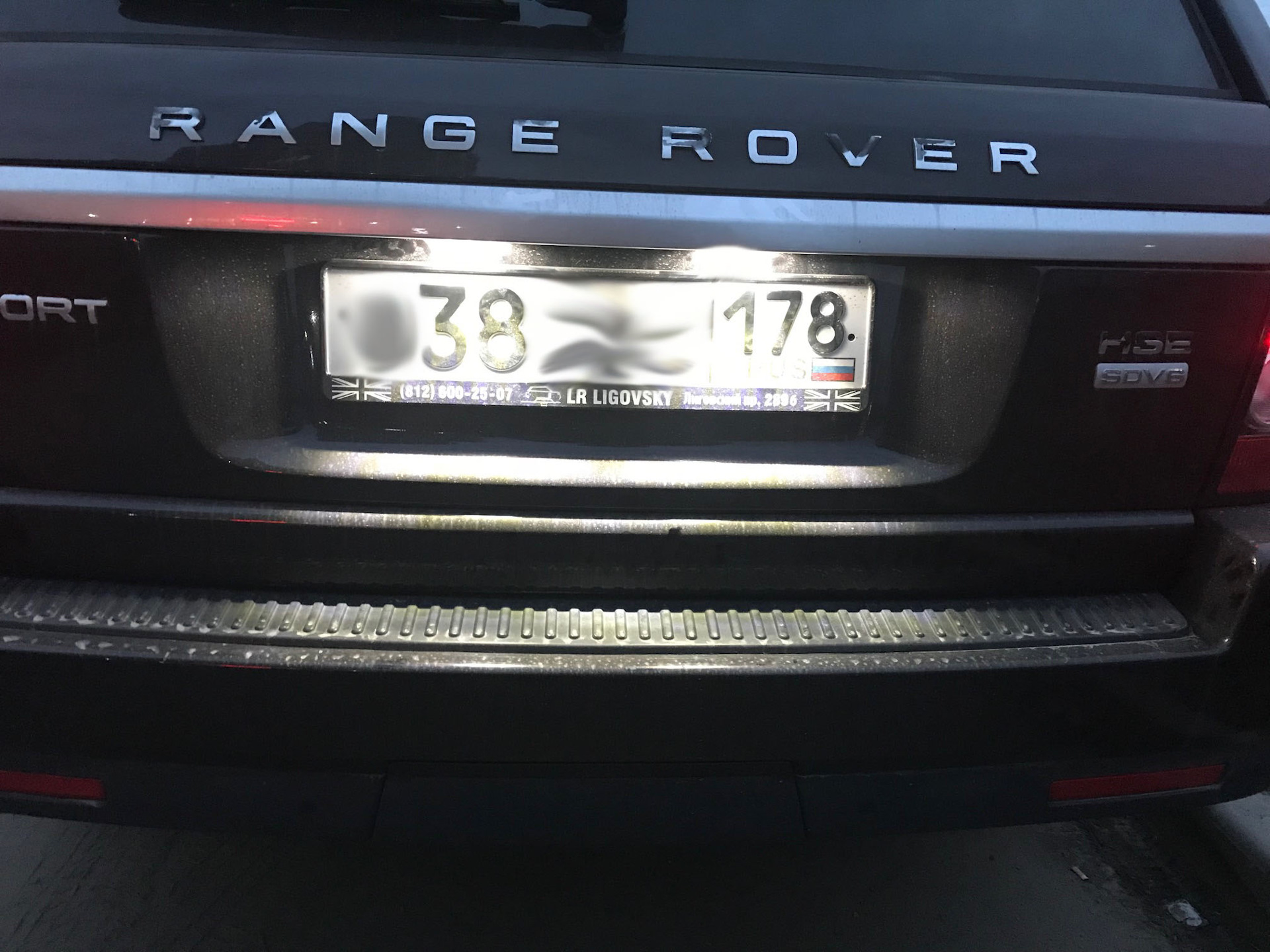Номера l. Лампы подсветки заднего номера range Rover Sport. Лампочки подсветки номера ленд Ровер, l 322. Лампочки подсветки номера range Rover l320. Освещение номерного знака range Rover.