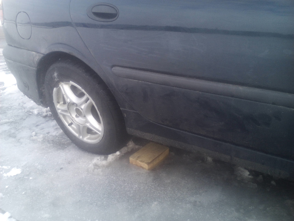 Влетел в бордюр на своей ляльке… — Renault Laguna I, 2 л., 1999 года ...