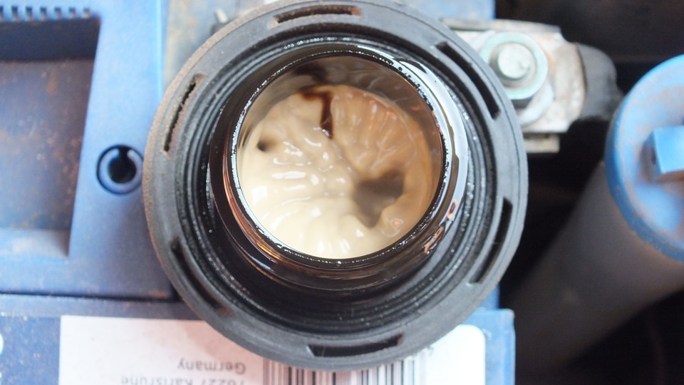 Какоето гоVно под маслозаливной крышкой? — DRIVE2