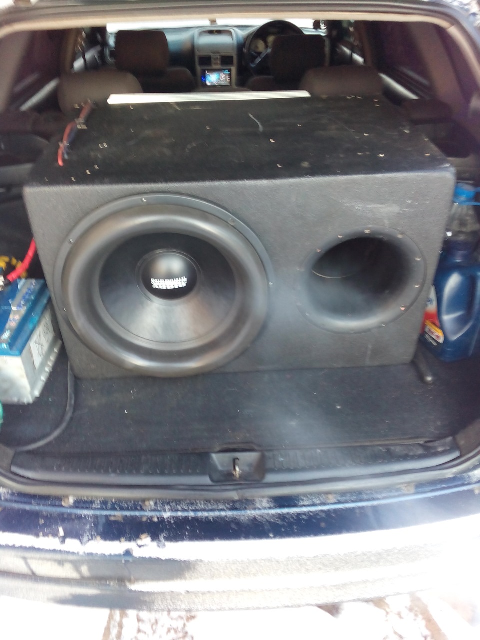 Spl zone. Сабвуфер в полу багажника своими руками. Плохо играет сабвуфер. Плохо играет сабвуфер. Подключить сабвуфер в багажнике.