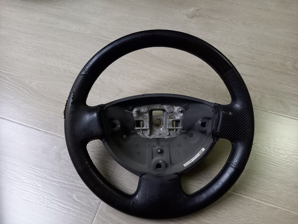 Новая оплетка руля — Lada Ларгус, 1,6 л, 2012 года | тюнинг | DRIVE2