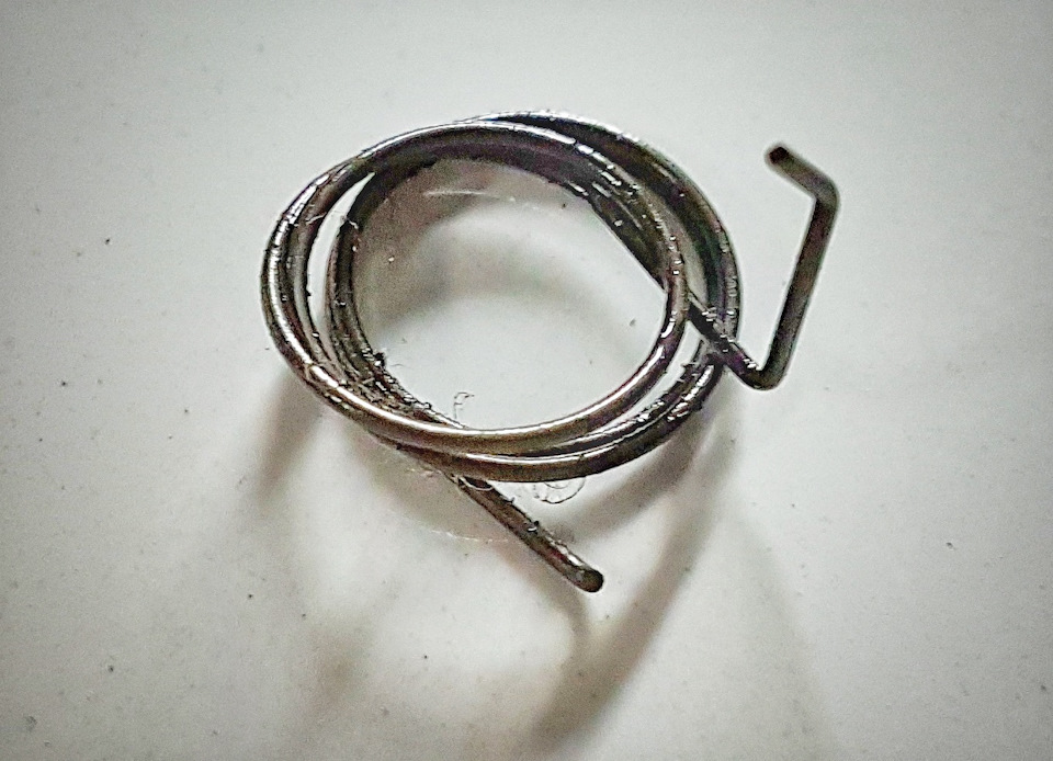 Моей пружинке сбрило ус — и она отрезала Калине все пути к отступлению. Реальный диаметр пружины — с отпечаток мизинца. — Lada Калина Спорт (2G)