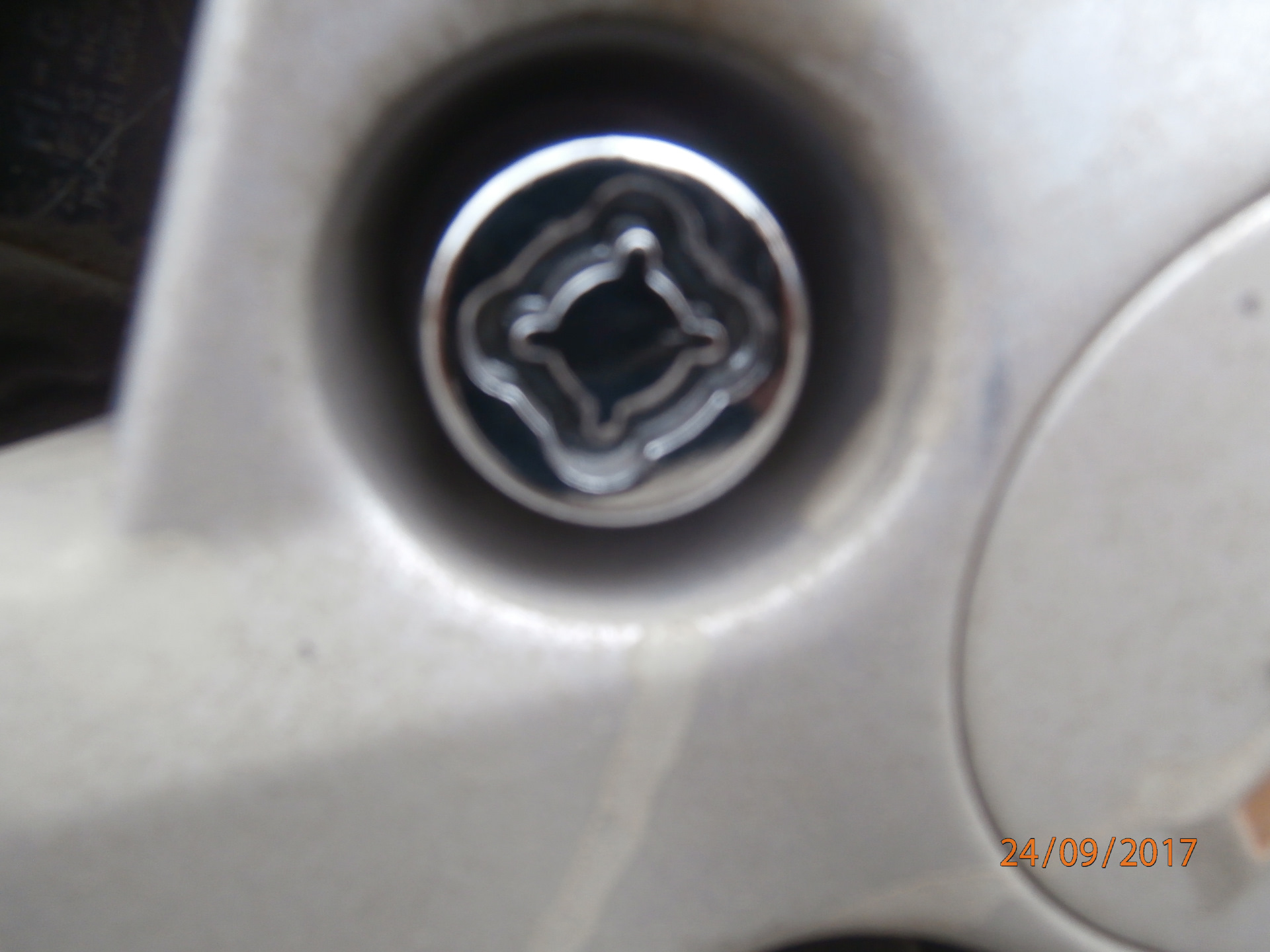 секретные гайки на колеса. — Chevrolet Cruze (1G), 1,8 л, 2011 года ...
