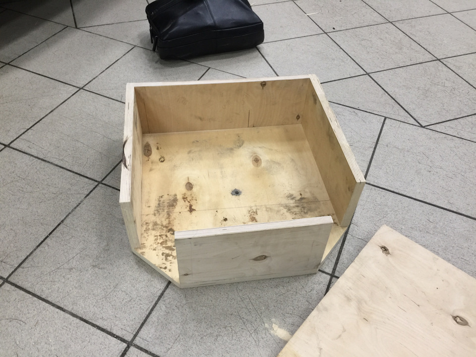 делаю короб под саб в запаску. очень медленно — LADA 2114, 1,6 л., 2007 ...