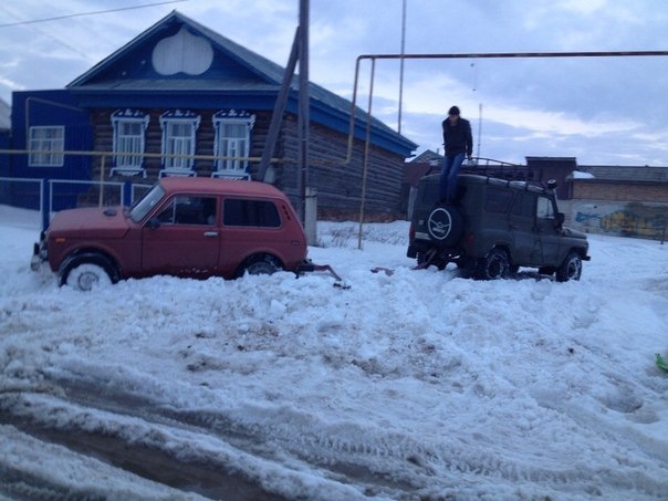 Песня села в уазик. Деревенский УАЗ. УАЗ В деревне. УАЗИК В деревне.