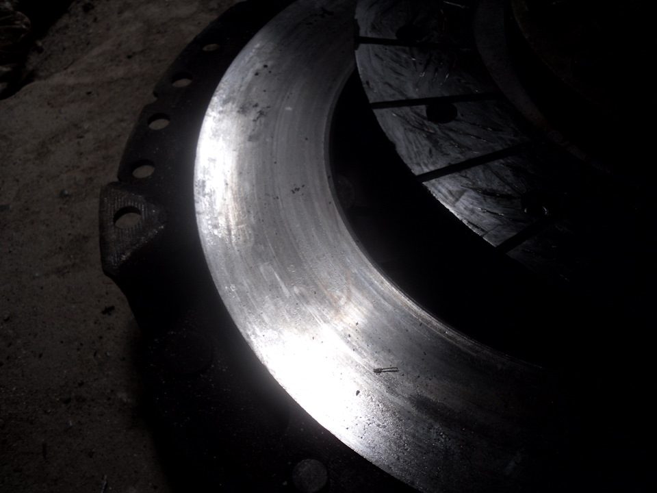 корзина лук, пробег не знаю сколько, досталась уже старой ржавой в наследство с мотором… не скажу что она плохо работала, держак был нормальный, не била… Выкидывать не буду… — ЗАЗ Sens