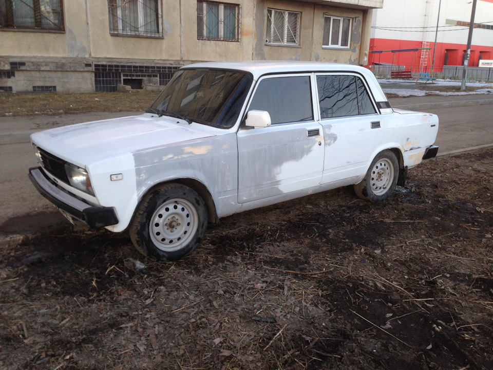 1 — Lada 21053