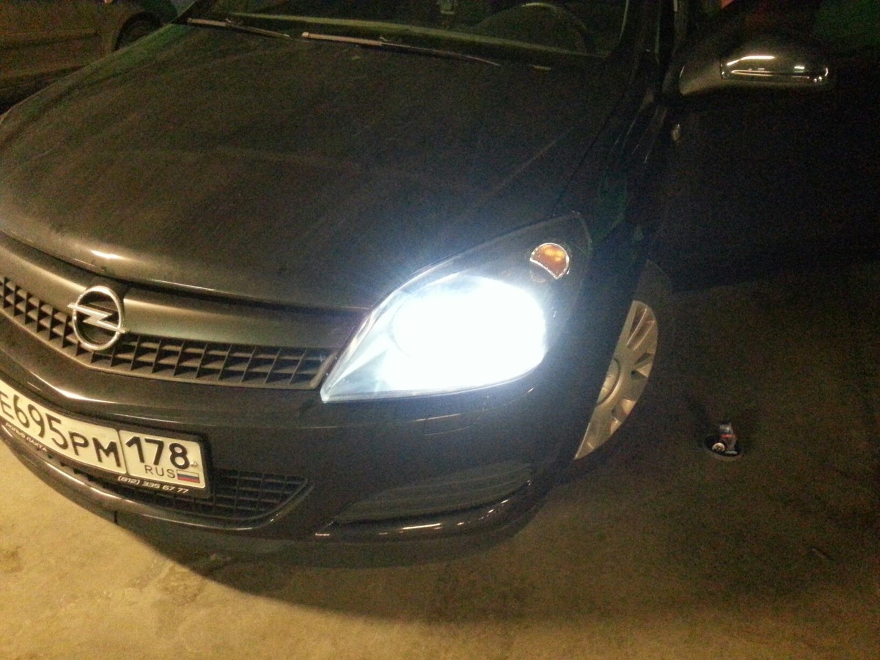 Лампы ближнего и габариты. — Opel Astra H GTC, 1,6 л, 2011 года ...