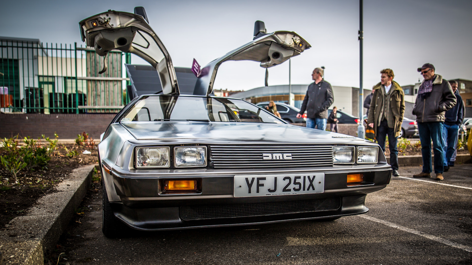 DELOREAN DMC 12