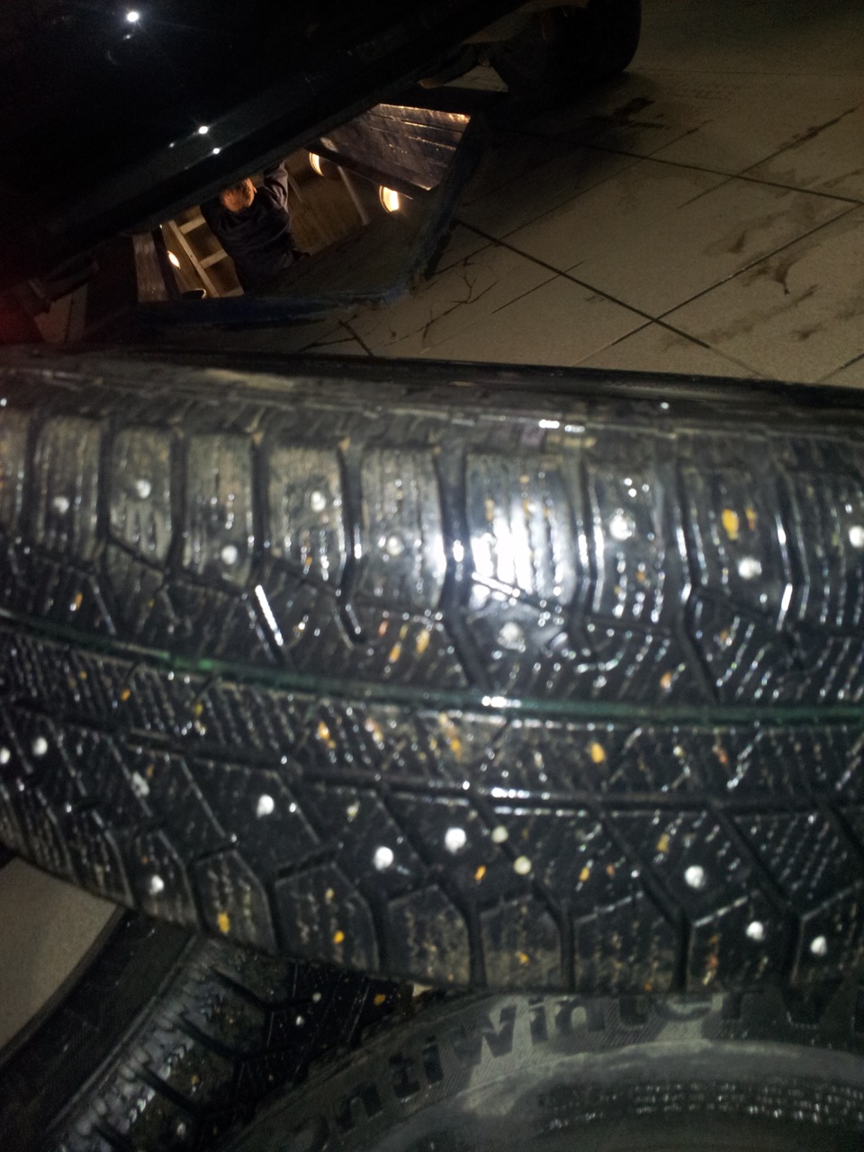 Временно! Продается комплект зимней резины Continental ...