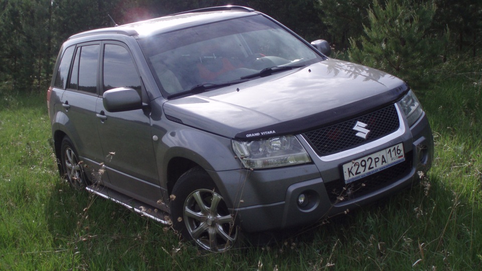 Suzuki Grand Vitara серый