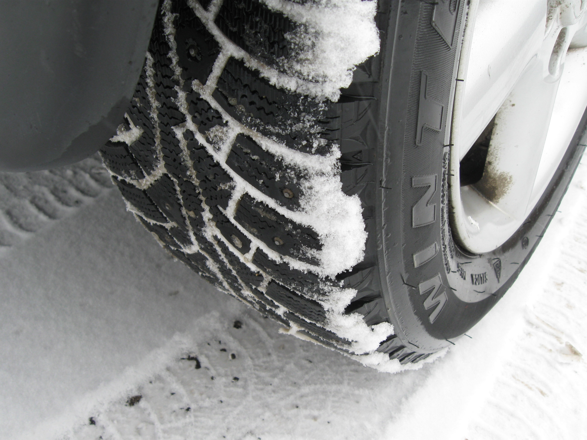 Triangle winter. Triangle tr757 235/65 r17 108t. DELINTEWINTER wd42 235/65 r17 108t. Шина зимняя r16 245/75 Triangle Winter at. Автомобильная шина Malatesta Kamel 235/65 r17 108s зимняя.