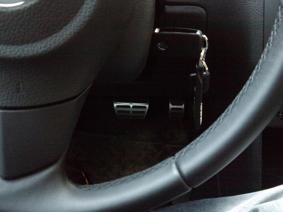 Накладки на педали — Volkswagen Polo Sedan, 0,5 л, 2012 года | тюнинг ...