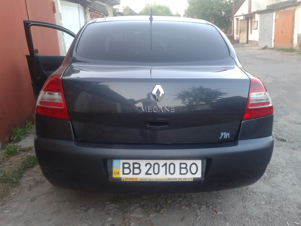 Рено меган 2 задние. Рено Меган 2 седан зад. Меган 2 седан сзади. Renault Megane 2 сзади.