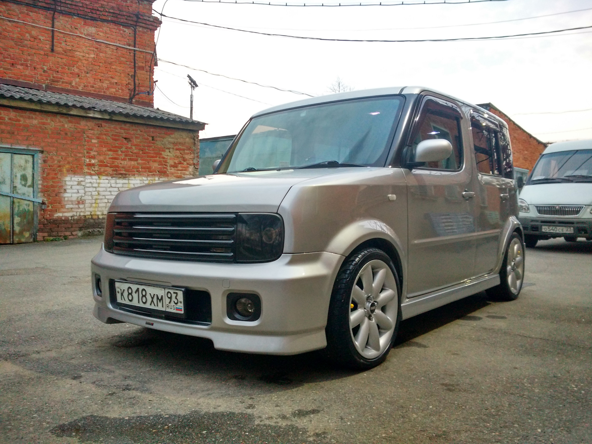 Nissan Cube 2002 stance