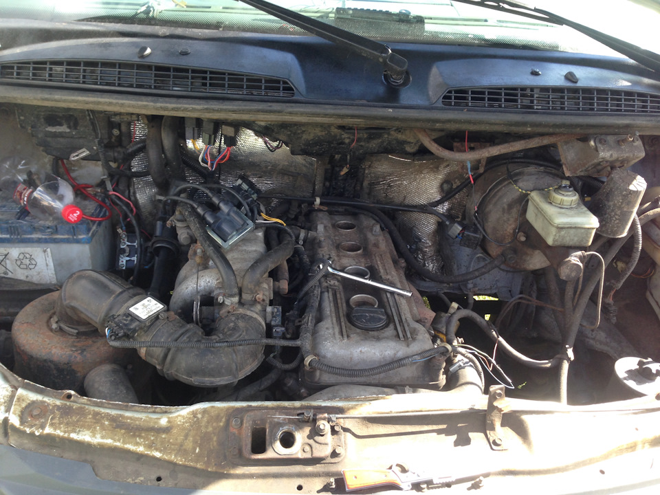 Решил поменять прокладку клапанной крышки) и чуть под заморочело ...