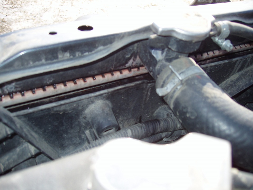 потек радиатор системы охлаждения ДВС — Toyota Ipsum (21), 2,4 л, 2001 ...