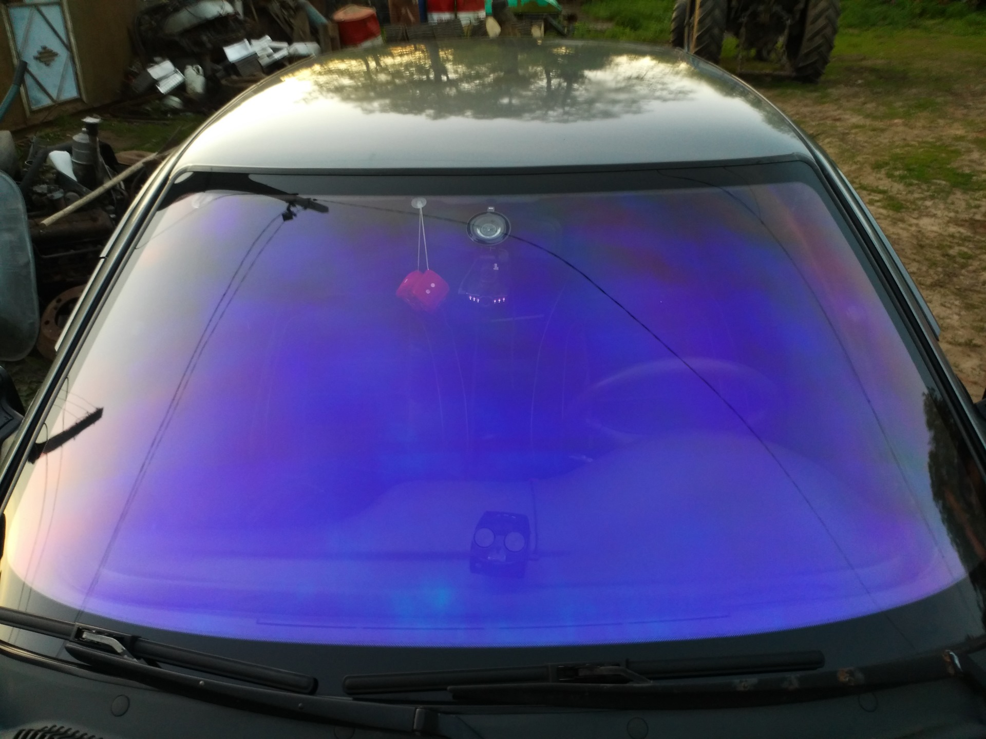 Ветровое стекло цветная пленка. Атермальная тонировка фиолетовая Spectrum Purple ir 60%. Атермальная пленка ВАЗ 2114. Nissan x-Trail t30 лобовое стекло атермальной пленкой. Атермальная пленка ВАЗ 2101.
