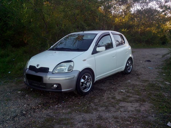 Размер резины на витц. Тойота витц резина. Тойота витц на 16 колесах. Vitz колеса r15. Toyota vitz rs 2001 1.