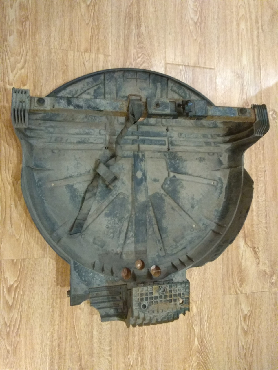 На продажу: ниша запасного колеса — BMW X3 (E83), 3 л, 2007 года ...