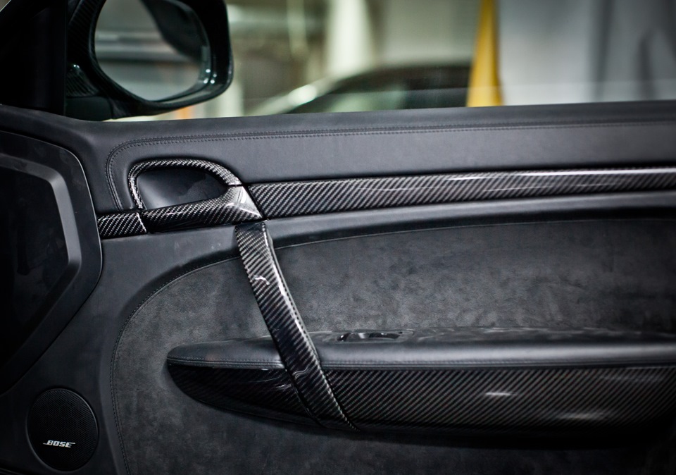 обшивка двери porsche cayenne 2011-2017. 958 cayenne дверь водителя. снять обшивку порше кайен. Porsche cayenne дверь пассажирская передняя. дверные карты от porsche cayenne в touareg.