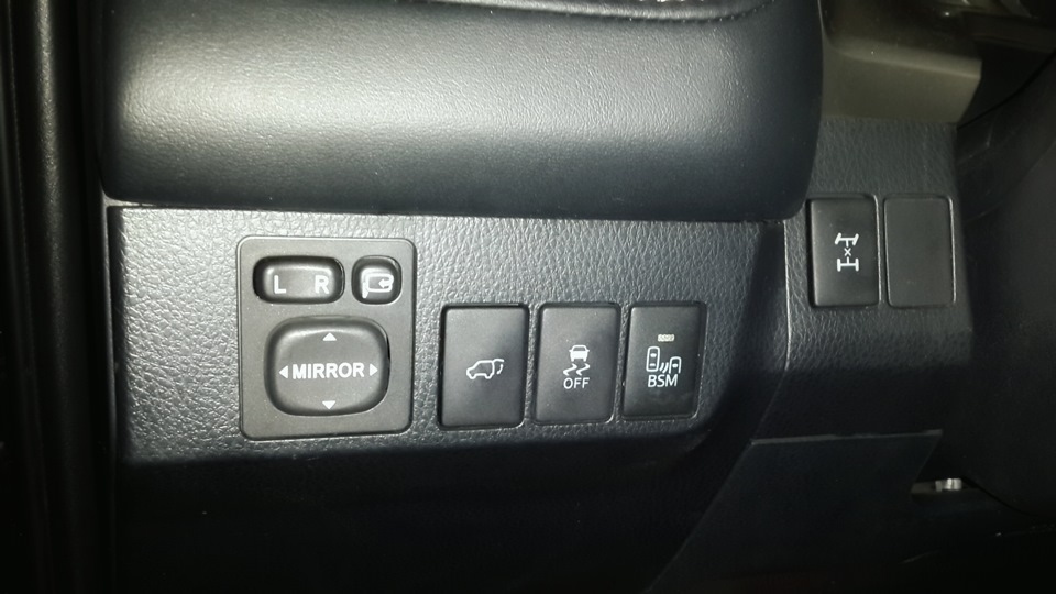 Рав 4 кнопку. Кнопки Тойота рав 4 2014 г. Toyota rav4, 2009 кнопка ESP. Кнопка блокировки багажника Тойота рав 4 2017. Кнопка открывания багажника Тойота рав 4.