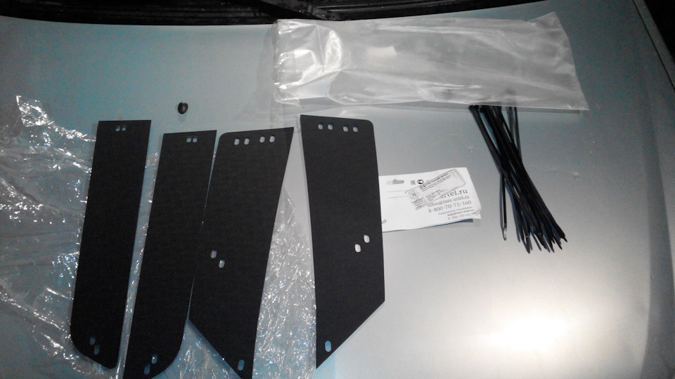 Установка заглушек радиатора — Renault Logan (1G), 1,6 л., 2006 года ...