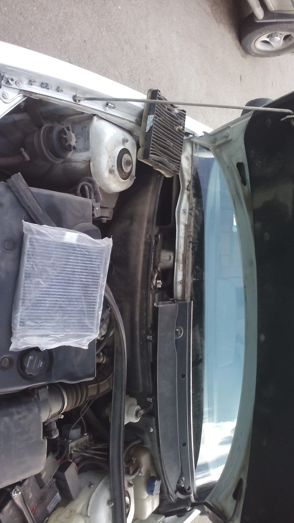 Впервые поменял салонный фильтр — Lada Приора седан, 1,6 л, 2014 года ...