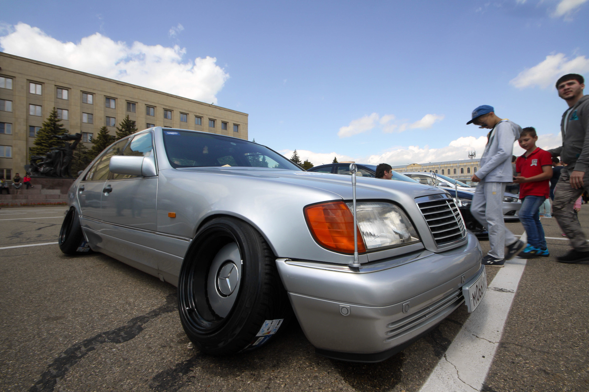 Mercedes Benz w140 stance