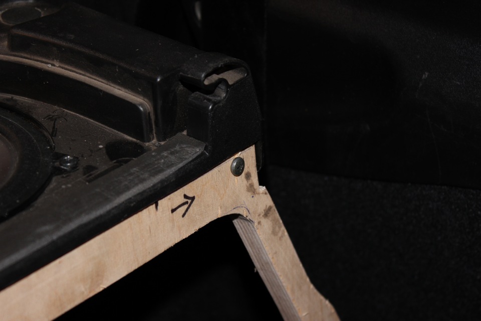 2e87628s 960 бокс на заднюю дверь шевроле нива