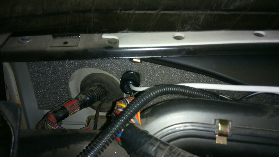 Мой вариант как продеть провода из салона в подкапотное — УАЗ Patriot ...