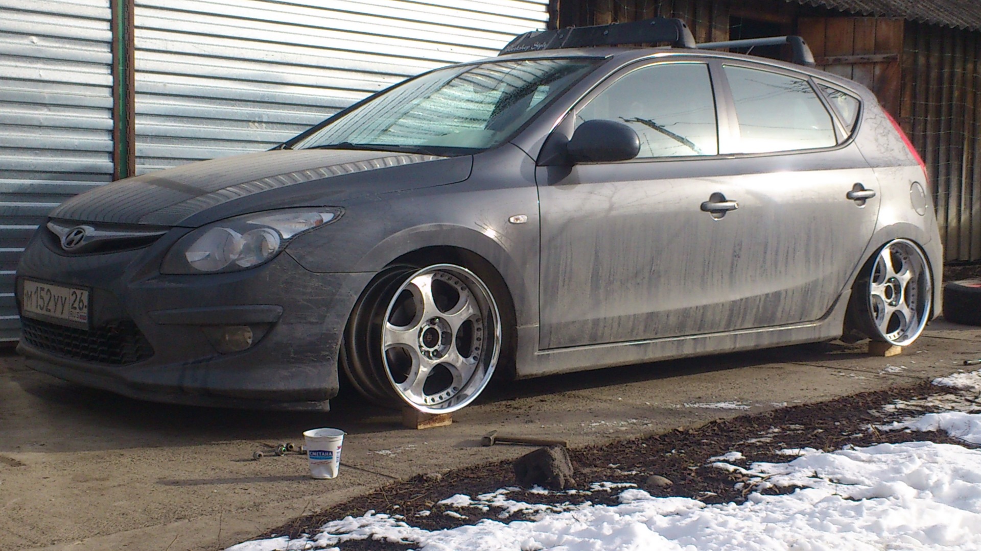 Hyundai i30 2010 stance