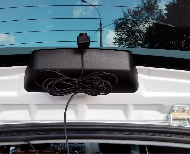 Задняя камера. Окно тонированное, но всё видно прекрасно. Дверь поднята. — Lada Kalina Cross