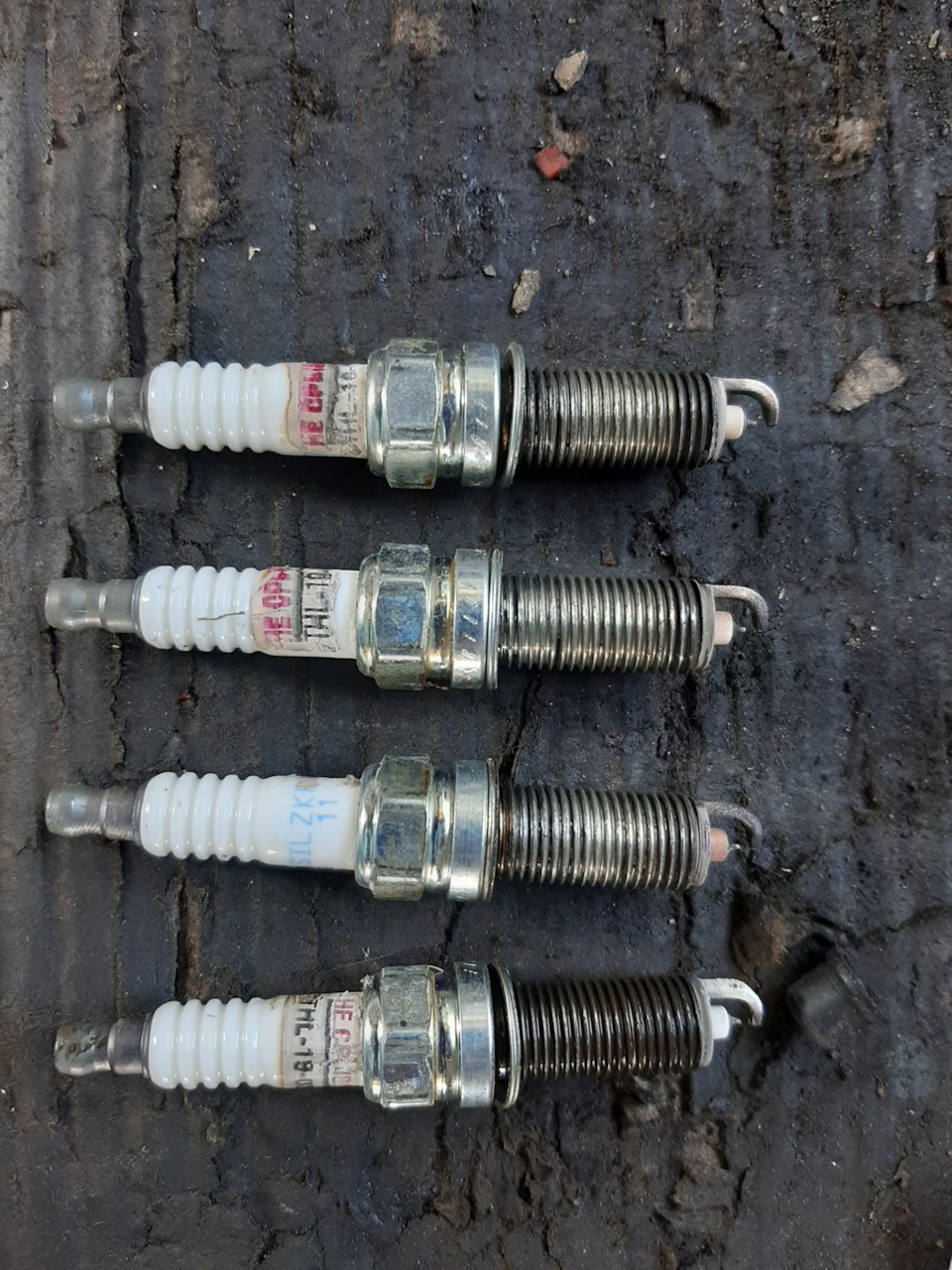 Актион 2 бензин свечи зажигания. 0 бензин. Свечи санг енг актион 2л бензин. С. New actyon свечи зажигания.