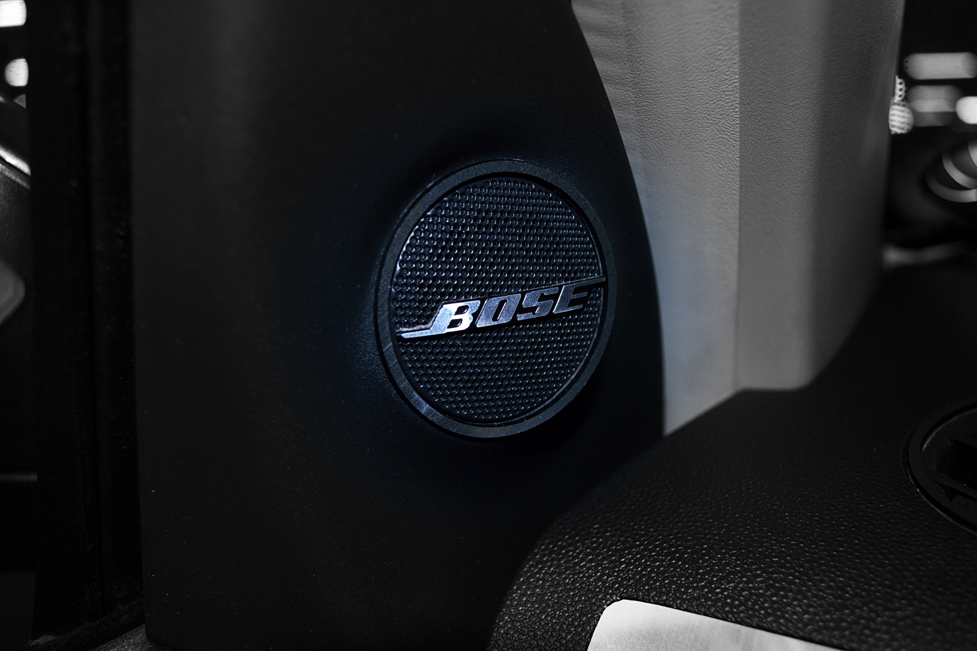 Bose в машину. Динамики Bose Porsche Cayenne. Bose car Audio. Комплект аудиосистемы Bose Opel. Bose 812533698.