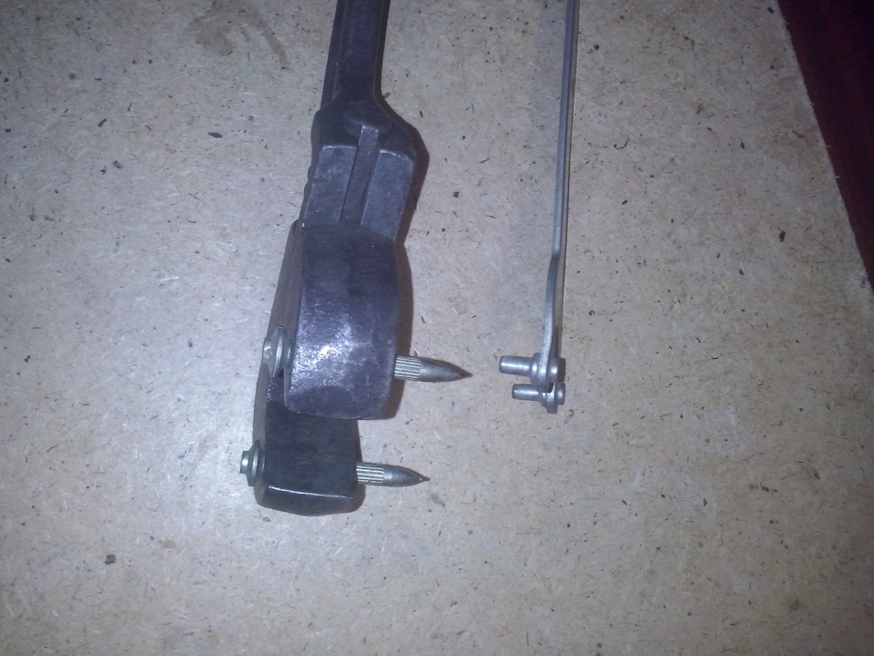 Универсальный ключ для откручивания плоских резьбовых пробок.И не ...