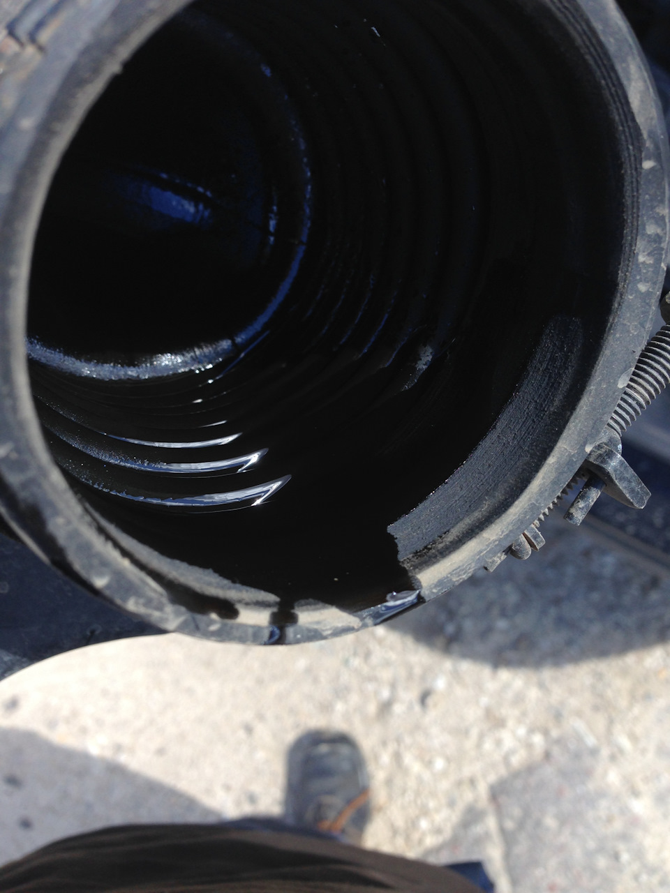 Масло в воздушном патрубке — Hyundai Elantra (3G), 1,6 л, 2009 года ...