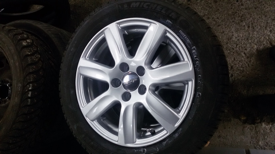 Не мудрствуя лукаво… — Volkswagen Polo Sedan, 1,6 л, 2016 года | шины ...