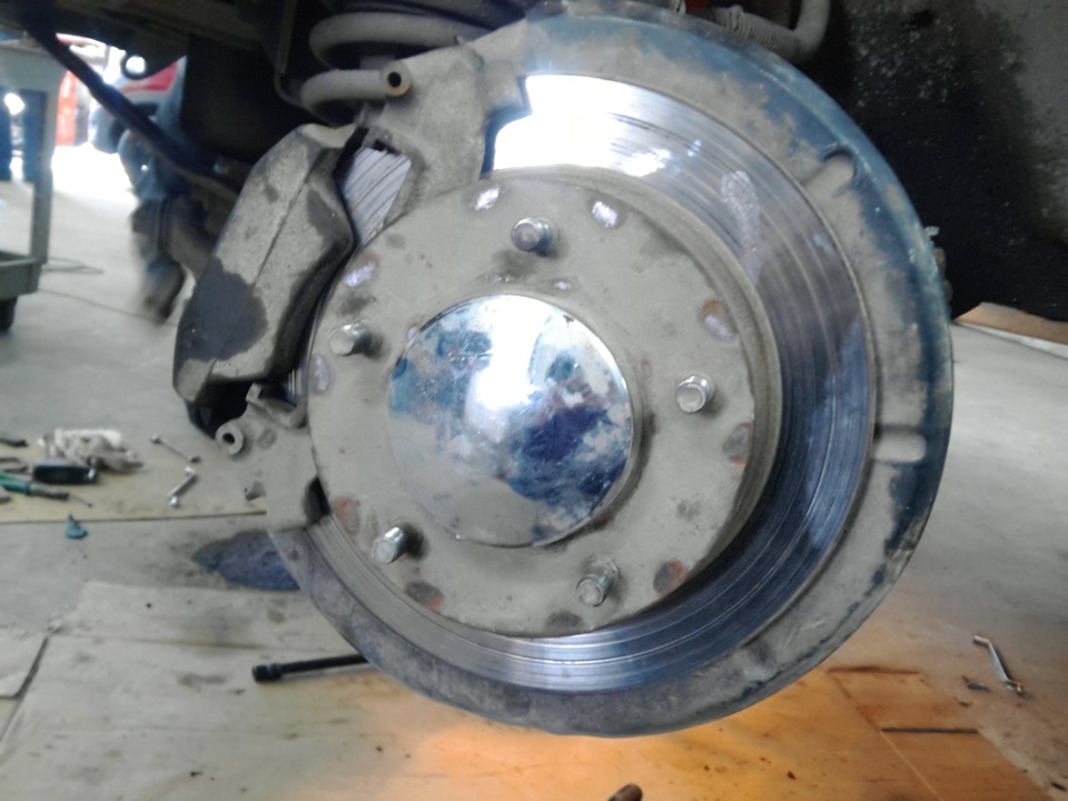 Замена сальника на раздатке, замена передних тормозных колодок и ...