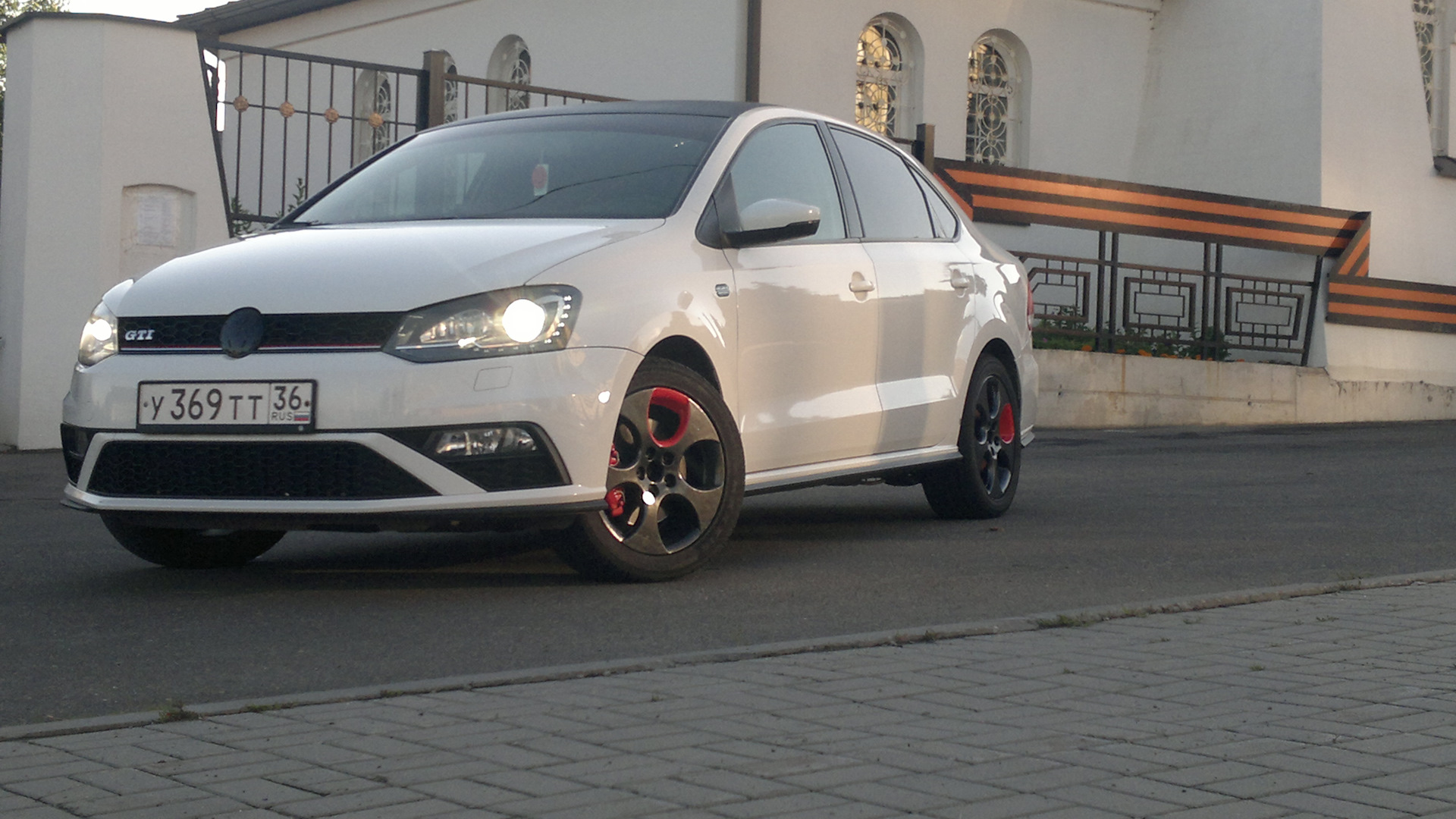 пороги от поло GT — Volkswagen Polo Sedan, 1,6 л, 2011 года | тюнинг |  DRIVE2