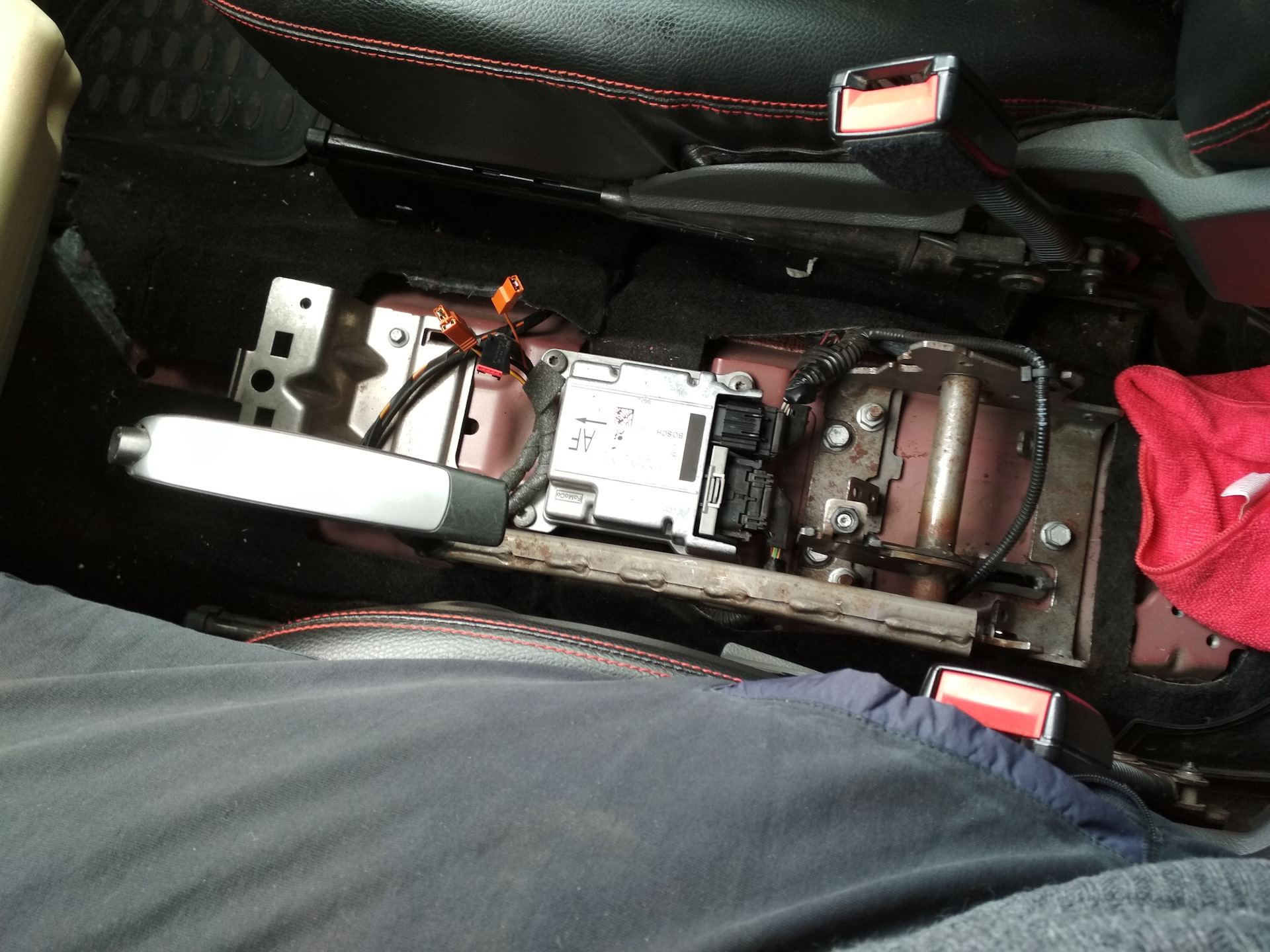 Поставил подлокотник — Ford C-Max I, 1,8 л, 2009 года | аксессуары | DRIVE2