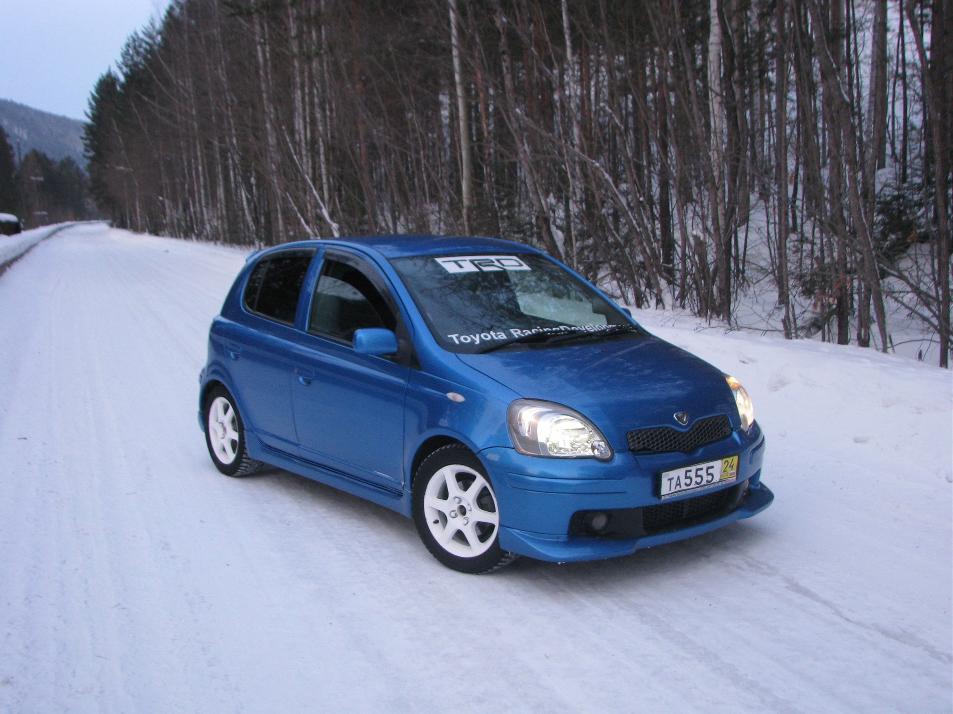 Toyota Vitz 1 3 RS 2001 синий