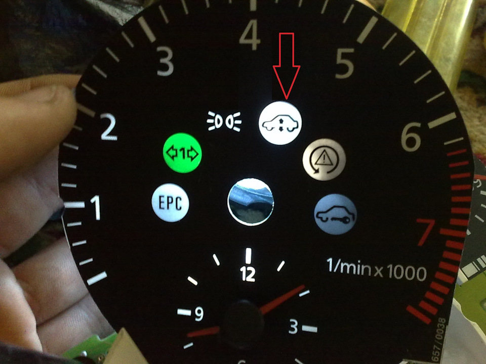 красной стрелкой указал эту лампу — Audi Cabriolet (B4)