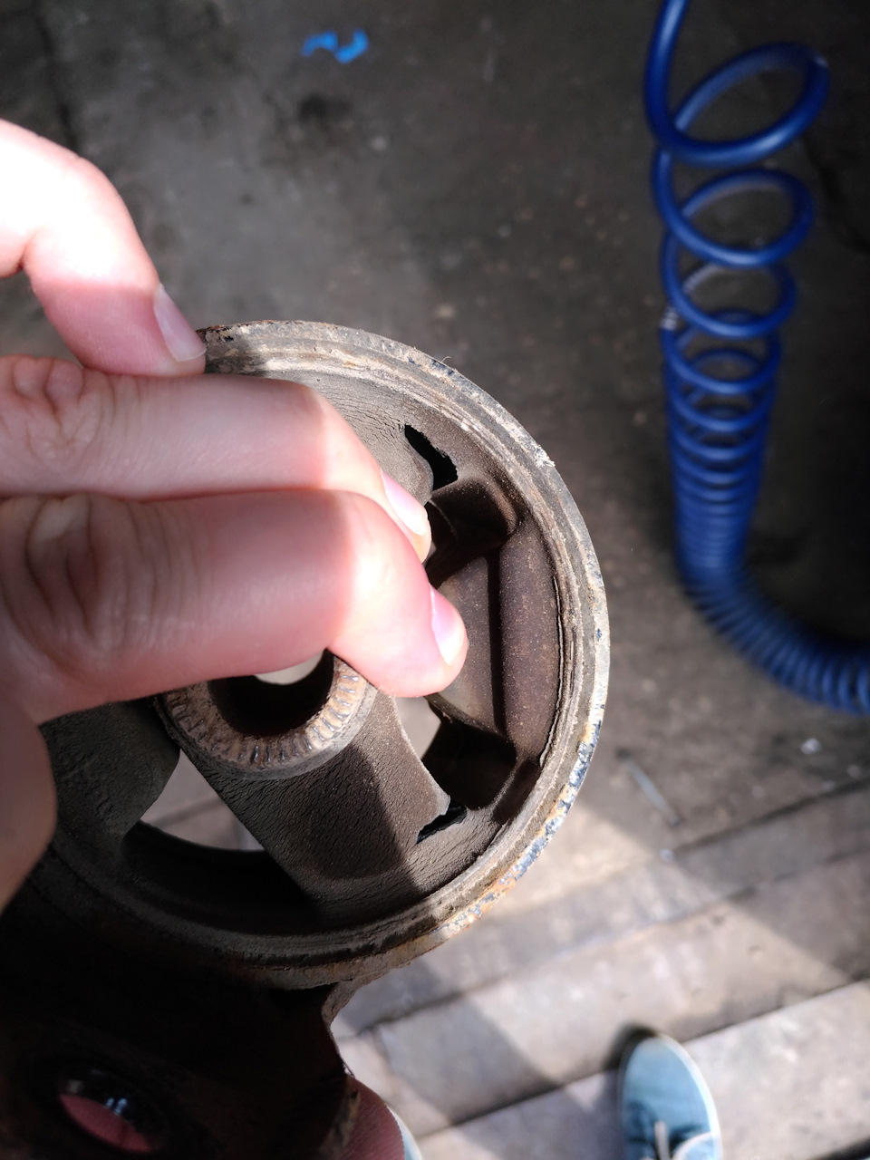 старая опора — KIA Ceed (1G)